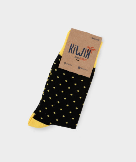 calcetines negros con puntos amarillos