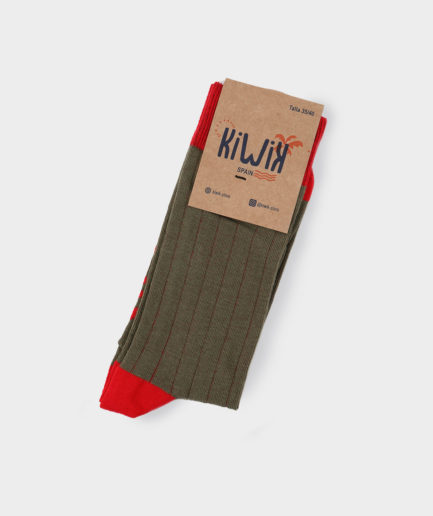 calcetines verdes con canales rojos